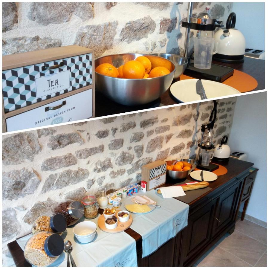 Chambres D'Hotes Quatre Mains Saint-Priest-des-Champs エクステリア 写真