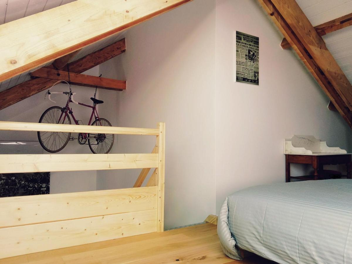 Chambres D'Hotes Quatre Mains Saint-Priest-des-Champs エクステリア 写真