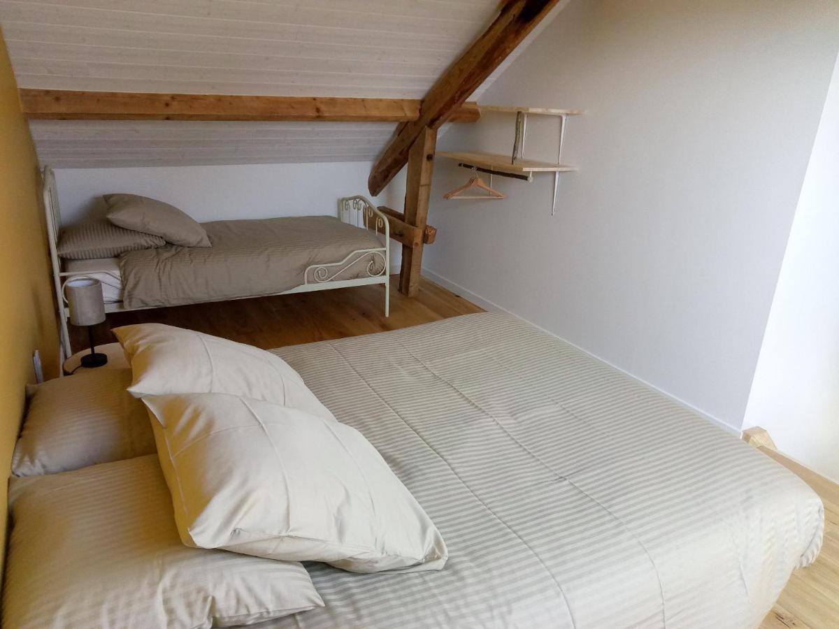 Chambres D'Hotes Quatre Mains Saint-Priest-des-Champs エクステリア 写真